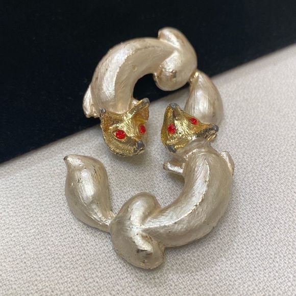 Vintage Enamel And Rhinestone Fox Pins (2) Brooches - Picture 9 of 16